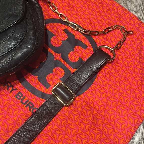 Great condition Tory Burch purse in black and gold detail/trim - Picture 11 of 16